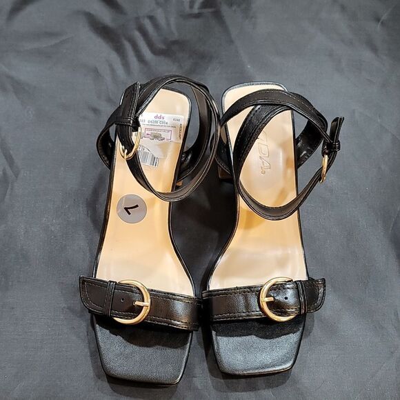 NEW SODA Square Open Toe Metal Buckle Sandals Satacked Low Heel SANDAL - Picture 3 of 16